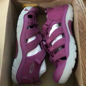 Keen Youth Newport H2 Sandals Size 6